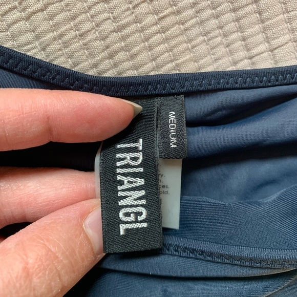 Triangl one piece cut out bathing suit - Picture 5 of 5